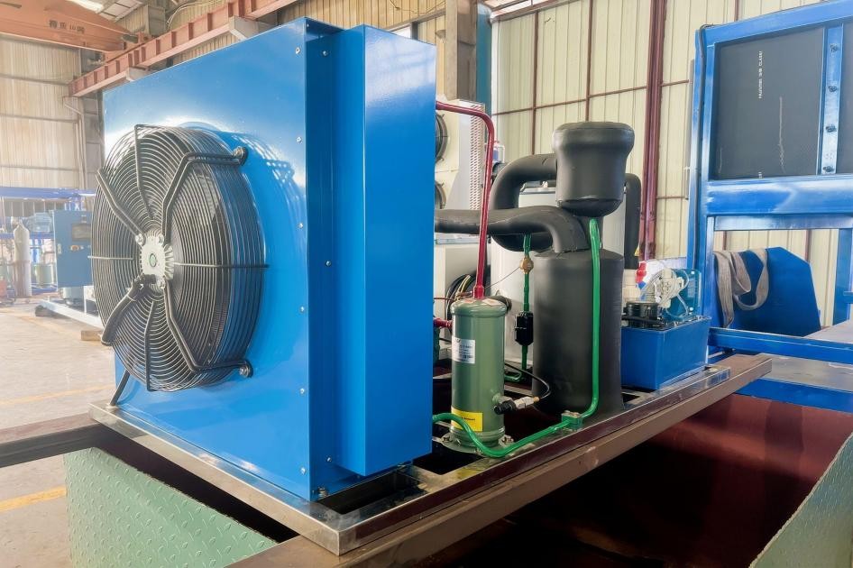 Машина для производства хлопьевидного льда весом 1 тонна с компрессором Bitzer и помещением для хранения льда весом 1000 кг – Кения